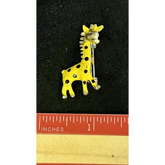 GIRAFFE- Fashion Pin/Brooch- Enamel Yellow Gold Tone Whimsical Pin - Picture 4 of 4